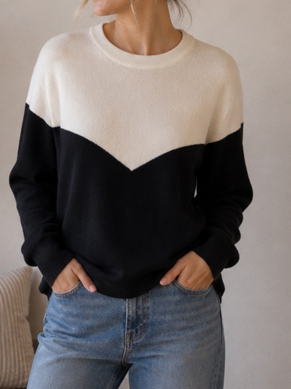Sandro sz 2 merino wool color black sweater v shape black ivory great pre owned